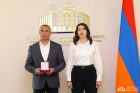 Глава МВД Армении вручила награды Ваге Мелконяну и другим водолазам — участникам поисковых работ в реке Памбак