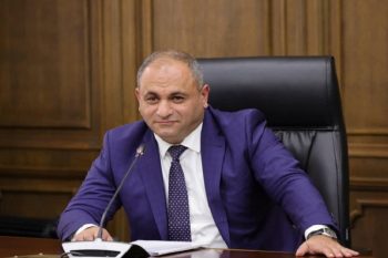 Агарон Саакян освобожден от должности губернатора Котайкской области Армении