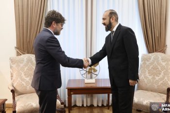 Министр иностранных дел Армении принял посла Франции в связи с завершением его миссии