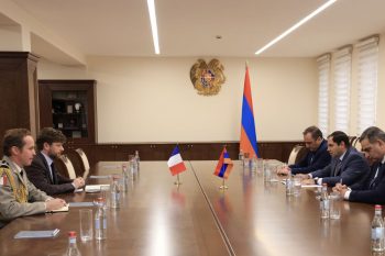 Պապիկյանն ու ՀՀ-ում Ֆրանսիայի դեսպանը քննարկել են ՀՀ ԶՈւ-ի բարեփոխումներին ու դրանց շրջանակում Ֆրանսիայի հետ համագործակցության ծրագրերին