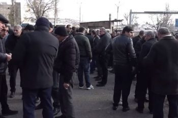 Բողոքի ակցիա իրականացնող վարորդները պահանջում են հստակ լուծումներ