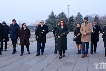 ԵԽԽՎ իրավական հարցերի և մարդու իրավունքների հանձնաժողովի անդամներն այցելել են Ծիծեռնակաբերդի հուշահամալիր