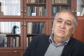 Ինչո՞ւ եղած քաղուժերից  Գյումրու համայնքապետի  Ժ/Պ-ն պետք է լինի ՔՊ-ից,  միայն այդ ուժի ներսում իրականացվի փրայմերիզ․Սեյրան Մարտիրոսյան