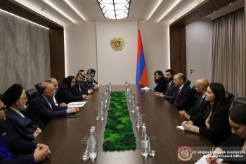 Հայաստան-Իրան երկկողմ հարաբերությունները խարսխված են բնական շահերի վրա. ԱԽ քարտուղարը՝ Մեջլիսի բարեկամական խմբի ղեկավարին