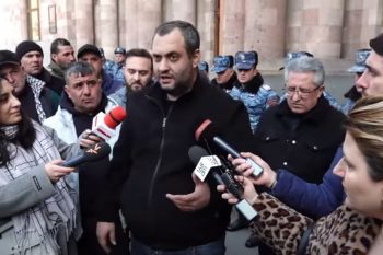 «Ինքը ոչ թե մեր եկամտի 10%-ն է ուզում, այլ՝ մեր շրջանառության 10%-ը։ Իրենց չի հերիքում։ Թող իրենց փողերը քչացնեն»․տնտեսավարողները բողոքի ցույց են անում