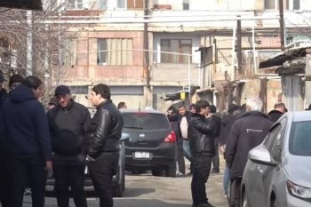 Գիշերը զինված հարձակում է տեղի ունեցել Մերձավան բնակավայրի վարչական ղեկավար Մհեր Ախտոյանի տան ուղղությամբ․սպանվածը նրա հորաքրոջ տղան է