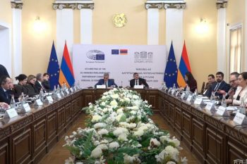 «Դուք ամուսնացած մարդու եք մոտեցել, նախ մենք պետք է ամուսանալուծվենք  մեկից, նոր ամուսնանանք մյուսի հետ»․Մամիջանյանը՝ ԵԽ պատգամավորին