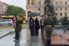 Ամենայն հայոց կաթողիկոսը ծաղիկներ է դրել Մինսկում Հաղթանակի հուշարձանին
