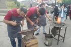 Գյումրու Թատերական հրապարակն այսօր վերածվել էր դարբնագործության արհեստանոցի