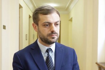 «Ես երեկ մեկ հայհոյանք եմ լսել, դա եղել է Լևոն Քոչարյանի հայհոյանքը»․նախարարը Արսեն Թորոսյանի հայհոյանքները չի՞ լսել
