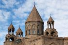 Մայր Աթոռը դատապարտում է Կարապետյանի նկատմամբ քաղաքական շարժառիթներով հետապնդումը