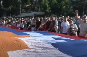 Երեւանի Ազատության հրապարակում տեղի է ունենում Արցախցիների հանրահավաքը