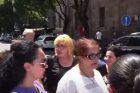 «Պանելները կախված են, տանիքին ծառ է աճում, շատ խոնավ է, մեր էրեխեքը սաղ օրը հիվանդ են»․ Վարդաշենի վթարային շենքի բնակիչները բողոքի ցույց են անում