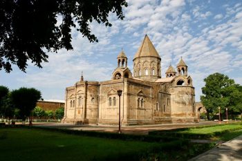 Կոչ ենք անում մեր ժողովրդի զավակներին չտրվել իշխանությունների սադրանքներին, պահպանել զգոնությունն ու ողջախոհությունը. Մայր Աթոռ Սուրբ Էջմիածին