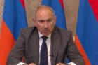 Նիկոլ Փաշինյանը պատասխանում է լրագրողների հարցերին