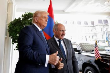«Փաշինյան, դու հզոր ես»․Փաշինյանը Թրամփի մակագրությամբ նվեր է ստացել