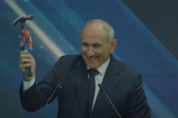 «Սփյուռքի միլիարդատեր էմիսարներին՝ ՀՀ-ն ձեզ համար յախտա կամ սամալյոտ չէ, որ գաք ասեք՝ փաթաթեք, մենք գնում ենք։  Ում մտքով նման բան կանցնի, ՀՀ-ն նրանց կփաթաթի և կդնի համապատասխան տեղերում»․Փաշինյան