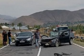 Սպիտակ-Գյումրի ավտոճանապարհին բախվել են Volkswagen-ը և Toyota-ն. 3 ուղևորից մեկը մահացել է