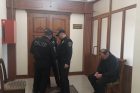 Խուզարկությունից հետո քննիչները դուրս են եկել Վարդան Ղուկասյանի աշխատասենյակից՝ իրենց հետ տանելով առգրավված գույքը