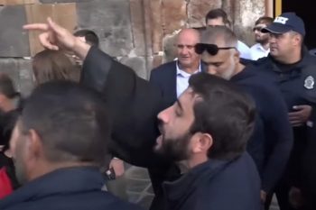 «Ես հալածված, ստորացված կերպար  եմ իմ եկեղեցական վերադասի կողմից». կարգալույծ քահանան չի ընդունում իր մասին որոշումն ու հրաժարվում է  «հանձնել» Հովհաննավանքը