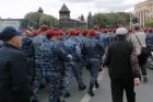 Քաղաքացիներ են բերման ենթարկվում․ իրավիճակը շարունակում է լարված մնալ Գյումրու քաղաքապետարանի դիմաց
