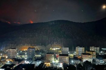 ՆԳՆ-ն հերքում է տեղեկությունը, թե հրդեհը տարածվել է «Լեռնային Հայաստան» առողջարանի մոտ, մինչդեռ տեղացիները պնդում են՝ վիճակը լավ չի, շատ տխուր տեսարան է