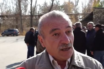 Հրազդանի ցեմենտի գործարանի աշխատակիցները բողոքի ցույց են անում․նրանք մեկ տարուց ավելի է՝ աշխատավարձ չեն ստացել