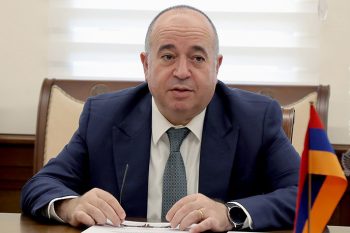 Որոշում է կայացվել ՀՀ ԶՈՒ նախկին ԳՇ պետի առաջին տեղակալ Արշակ Կարապետյանի նկատմամբ հեռակա վարույթ իրականացնելու վերաբերյալ