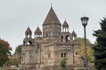 Մայր Աթոռը խստորեն դատապարտում է Արշակ արքեպիսկոպոս Խաչատրյանի կալանավորումը