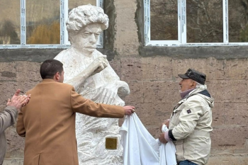 «Պարույր Սևակին քանդակել եմ որպես «Անլռելի Զանգակատուն», քանի որ իր գրականությունն այսօր իրոք անլռելի է։ Այդ քննադատություններում թշնամություն ու կեղտոտ նախանձ կա»․ Լևոն Թոքմանջյան