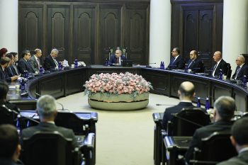 Քյուրումյան. «Դժվար է գտնել վկայություններ, որ 4,6 միլիարդ դրամ պարգևավճարները կապված չեն ընտրությունների հետ»