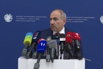 Փաշինյանը Ցեղասպանության թանգարան-ինստիտուտի տնօրենին հեռացրել է Ջեյ Դի Վենսին Արցախյան հիմնահարցի մասին գիրք նվիրելու համար