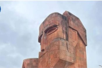 Արցախի մշակութային ժառանգության օմբուդսմենն ահազանգում է՝ Արցախի «Մենք ենք մեր սարերը» հուշարձանը կանգնած է ոչնչացման վտանգի առջև