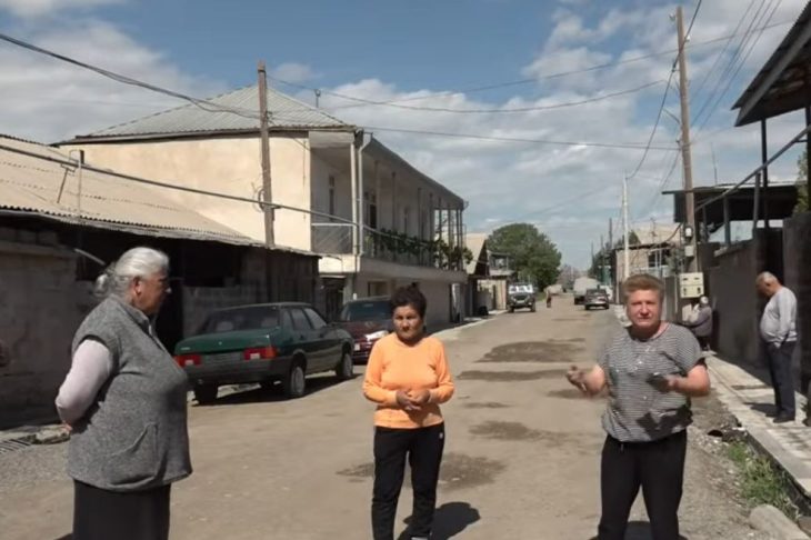 «Կոկորդիցս բռնել էր, ասում էր՝ հորդ, մորդ կսպանեմ, քեզ կխեղդեմ»․Վեդիի բնակիչները մանրամասներ են պատմում սեռական բռնության ենթարկված անչափահաս քույրերի մասին