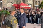 Էմանուել Մակրոնը Գյումրիում ծաղկեպսակ դրեց 1988-ի երկրաշարժի զոհերի հուշարձանին