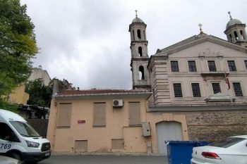 Ներխուժել են Ստամբուլի Սուրբ Կարապետ եկեղեցու գերեզմանատան տարածք և ավերել վեց դամբարան
