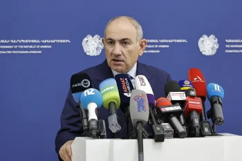 «Եթե որևէ մեկը մտածում է, որ կարա պատգամավորին խփի, այդ ձեռքը կջարդենք։ Պետք լինի՝ աթոռով էլ կջարդենք»․ Փաշինյան